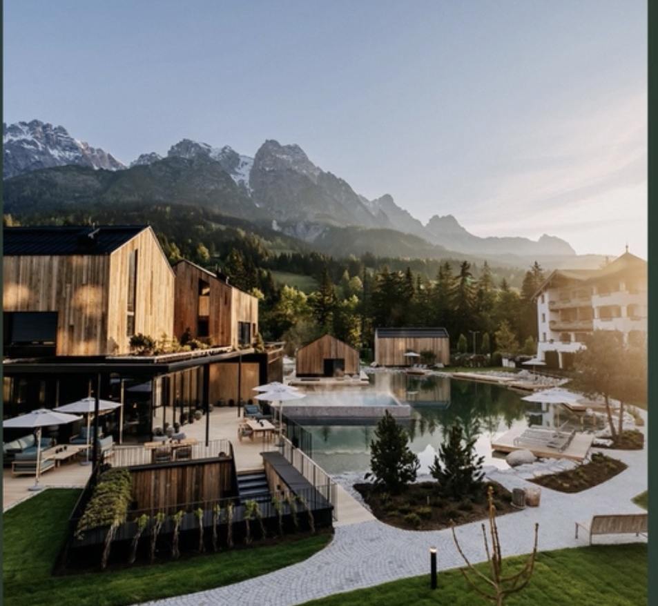 Naturhotel Forsthofgut in Leogang bei Sonnenaufgang